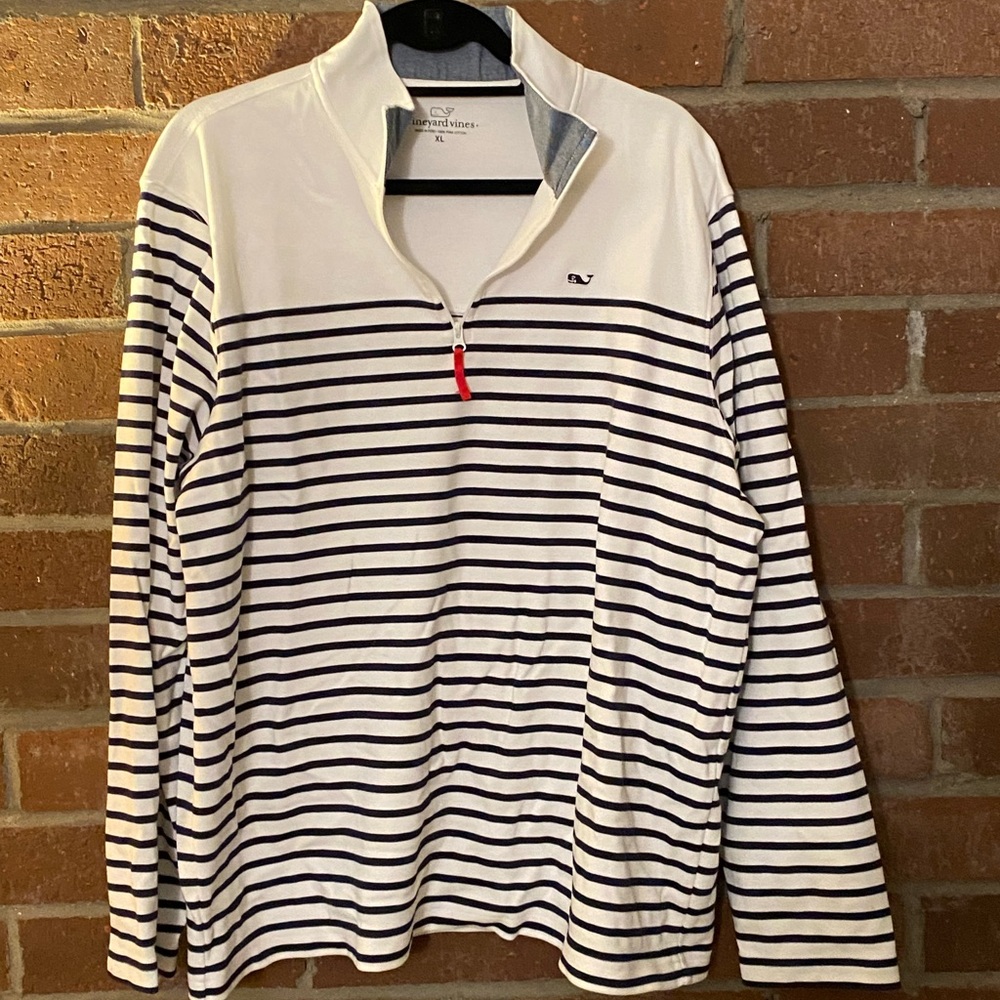 Vineyard Vines quarter zip sweatshirt size XL.